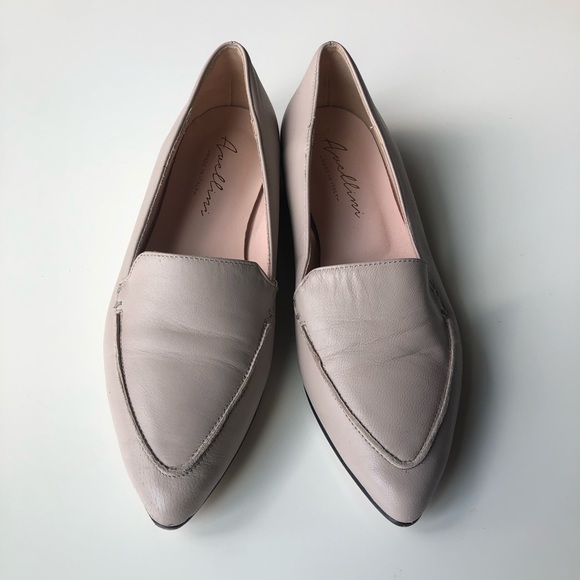 AVELLINI Shoes - NWT AVELLINI Blush Leather Loafers Pointed Toe